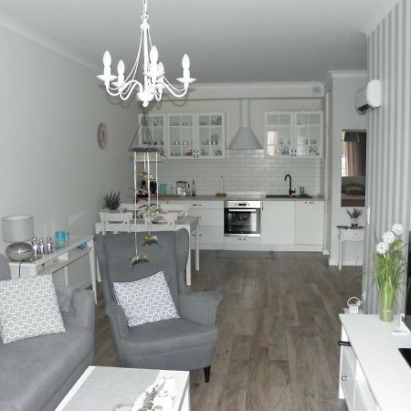 Apartament Z Ogrodkiem Pobierowo Exterior photo